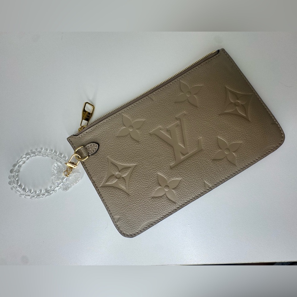 Louis Vuitton Beige Neverfull Monogram Clutch